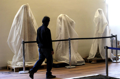 El nuevo vestíbulo del Arqueológico y piezas embaladas.