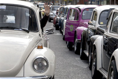 Desfile de 'escarabajos' en el centro de Barcelona
