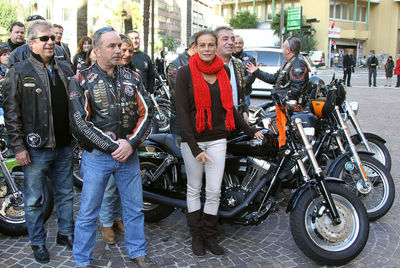 Motorizada lucha de los Grimaldi contra el sida