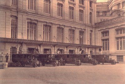 Aspecto original del patio al aire libre dibde se cargaban los camiones postales y que ahora está cubierto por una bóveda de vidrio.