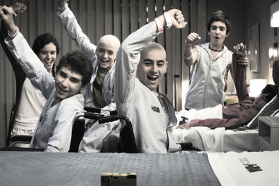 Los actores de la serie  Pulseras rojas .