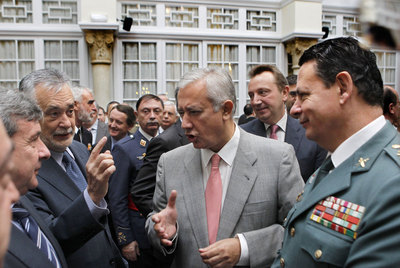 Corrillos en el homenaje a la Constitución