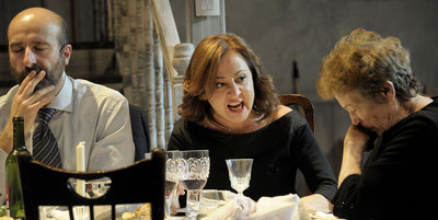 Antonio Gil, Carmen Machi y Amparo Baró, en una escena de  Agosto. 