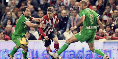 Muniain intenta escaparse de Munitis y Colsa.