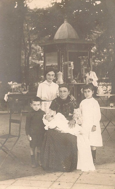 Antigua imagen de un establecimiento en El Retiro.