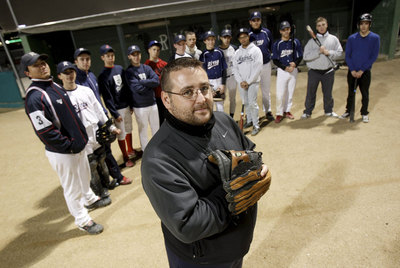 Ismael García, el premiado entrenador del equipo de béisbol de Rivas Vaciamadrid.