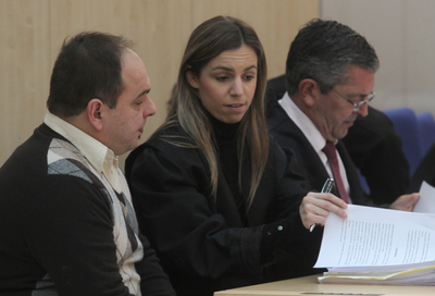 Sergio Orujo, primero a la izquierda, en la vista de ayer.