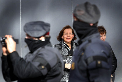 La diputada del PSC Montserrat Tura, a su llegada al Palacio de Justicia de Barcelona para declarar.