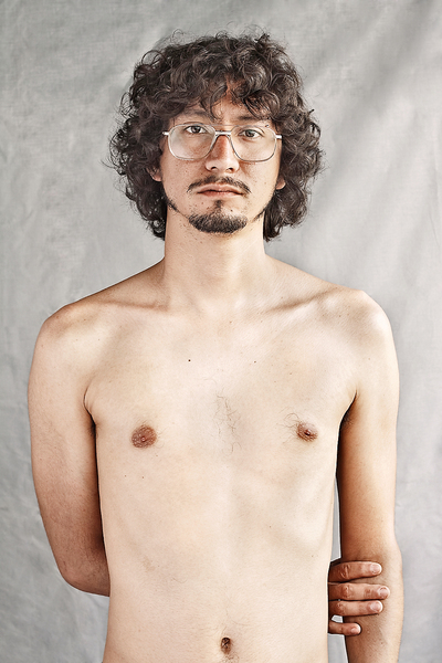 En precariornIram es el tercero de los retratos de 'Supervivientes'. Lo importante, dice Óscar Romero, el fotógrafo, no son ellos, sino lo que repre-sentan: 