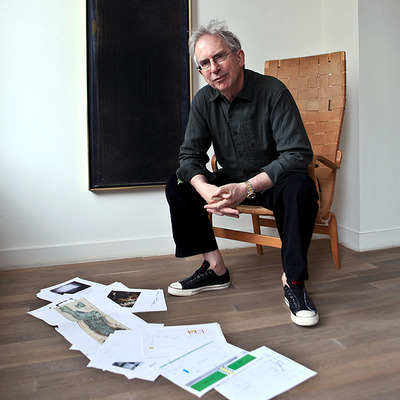  Parrot y Olivier en América , la nueva novela del escritor australiano Peter Carey (Victoria, 1943), transcurre en Estados Unidos e indaga en las raíces de la democracia moderna.