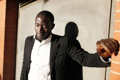 Antonio José Gomes, padre de dos niñas, en la estación de Atocha al día siguiente de ser desahuciado de su casa.