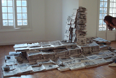 La instalación de Francesc Ruiz  Cairo newsstand,  que se exhibe en la Fundación Suñol de Barcelona.