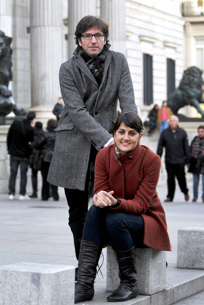 Juan Moscoso y María G. Veracruz, frente al Congreso.