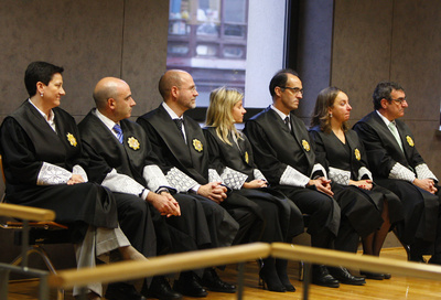 Los siete nuevos jueces por el cuarto turno que ayer tomaron posesión de sus cargos en Bilbao.