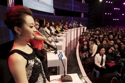 Concursantes del programa de televisión para buscar pareja  Si eres tú. 