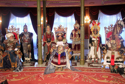 Los tres Reyes Magos, durante la presentación de la cabalgata de Bilbao.