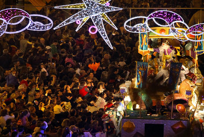 MAGIA E ILUSIÓN CON RECORTES