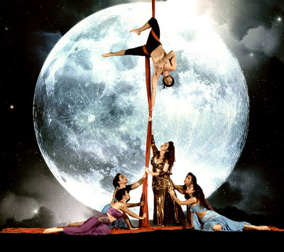 Un momento del espectáculo  El collar de la paloma , que se estrena en el Festival de Teatro de Málaga.