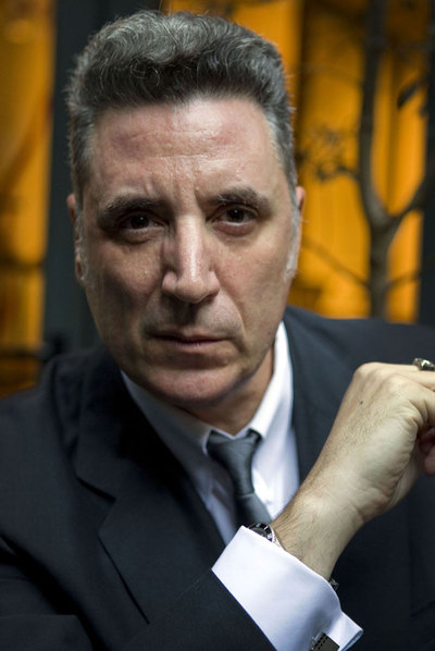 Loquillo inicia una gira por teatros para presentar  Su nombre era el de todas las mujeres .