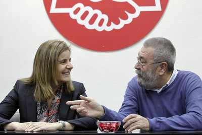 La ministra de Empleo, Fátima Báñez, con el secretario general de UGT, Cándido Méndez.