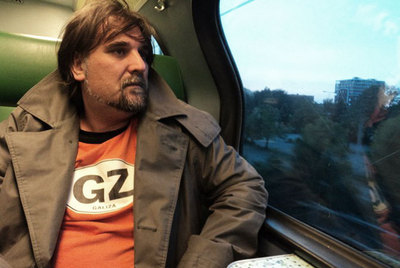 El poeta ceense Estevo Creus, autor de  Teoría do lugar , durante un viaje a Holanda.