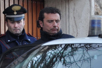 El comandante del crucero  Costa Concordia,  Francesco Schettino, en el momento de su detención en Grosseto, Italia.