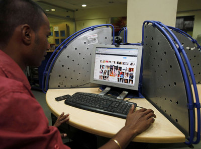 Un internauta consulta Google.