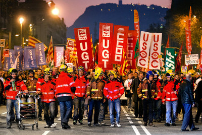 Más de 11.000 trabajadores públicos se manifiestan contra los recortes