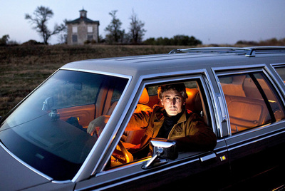 En su coche y cerca de su ciudad natal, Alexander Payne en Omaha.
