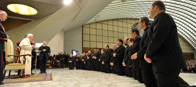 Recepción de Benedicto XVI a miembros de Camino Neocatecumenal (los  kikos). 