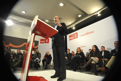 Alfredo Pérez Rubalcaba, en el mitin de ayer en Granada.