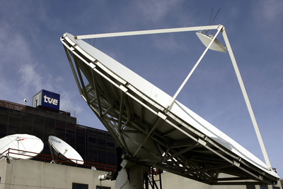 Una parabólica en la sede de TVE de Madrid.