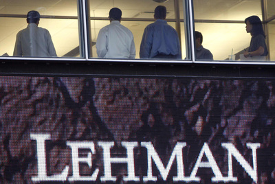 Trabajadores del banco de inversión Lehman Brothers, en las oficinas el día de la quiebra.