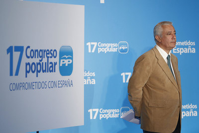 El presidente del PP andaluz, Javier Arenas, ayer durante la presentación del próximo congreso nacional en Sevilla.