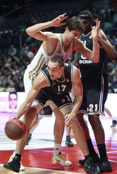 Hervelle intenta evadirse de Tomic.