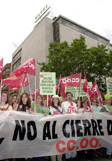   Cientos de trabajadores de Mark y Spencer se manifiestan contra el cierre de las tiendas en España   