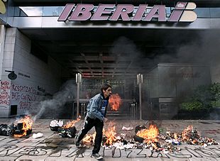 La quinta huelga general en Argentina deriva en ataques contra intereses españoles