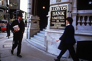 El Gobierno británico prohíbe la compra de Abbey National por Lloyds