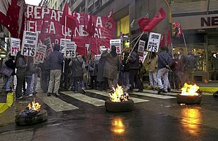 Alta adhesión y cortes de calles en la sexta huelga contra De la Rúa