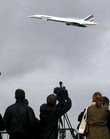 El Concorde reanuda sus vuelos comerciales 15 meses después del accidente