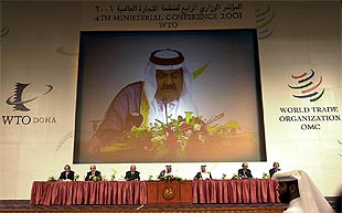 El Emir de Qatar, durante la ceremonia de apertura de la conferencia de la OMC en el Hotel Sheraton de Doha.