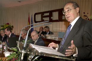 José María Cuevas, pronuncia unas palabras durante su reelección