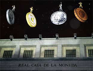 Los 12 países del euro despiden a sus viejas monedas