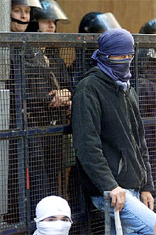 El rechazo del Congreso a una reforma clave sitúa a Duhalde más cerca de la dimisión