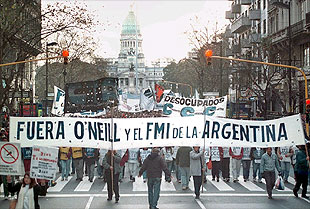 Protestas en Buenos Aires contra la llegada del secretario del Tesoro de EE UU.