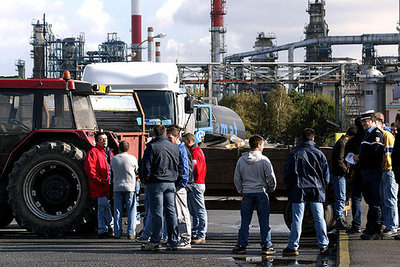 Los agricultores exigen al Gobierno que tome medidas para paliar la subida de los carburantes