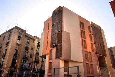 Un edificio de nueva construcción en el barrio de la Ribera de Barcelona.