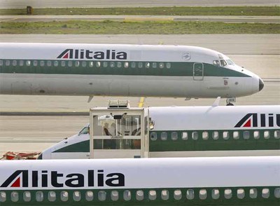 Aviones de Alitalia en el aeropuerto de Malpensa a las afueras de Milán