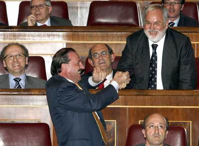 El Congreso insta al Gobierno a que el presidente de la CNMV sea elegido por la Cámara Baja