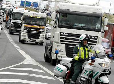 Camiones parados en la carretera de Toledo, en Madrid.